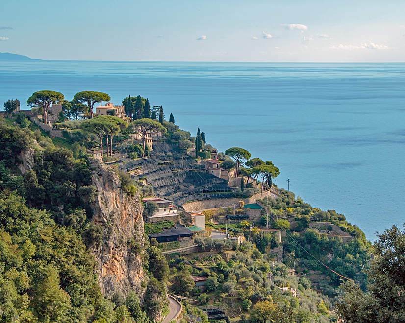 Blick über die Terrassen der Amalfiküste