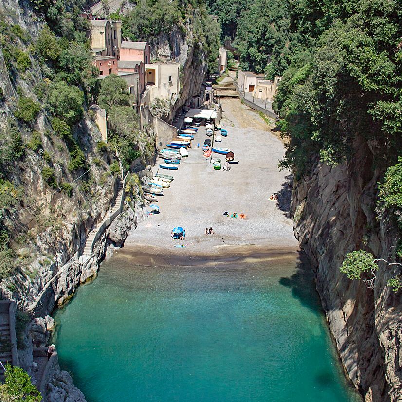 Idyllischer Badestrand im Furore Fjord