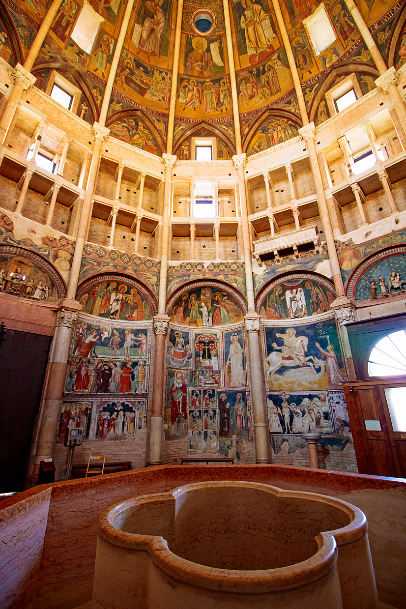 Baptisterium mit Altar