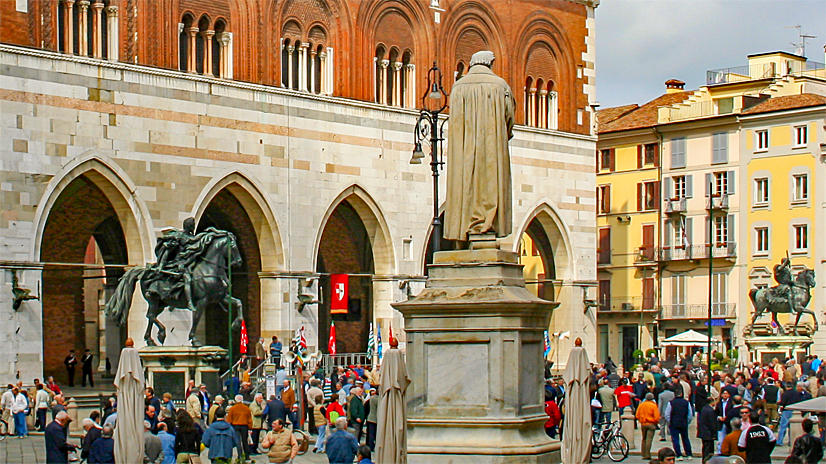 Piazza Cavalli im Zentrum von Piacenza Piazza Cavalli im Zentrum von Piacenza