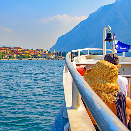 Schifffahrt auf dem Comer See im privat gemieteten Schiff