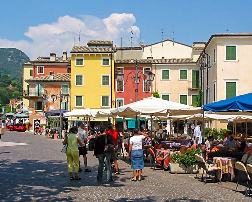 Piazza Catullo