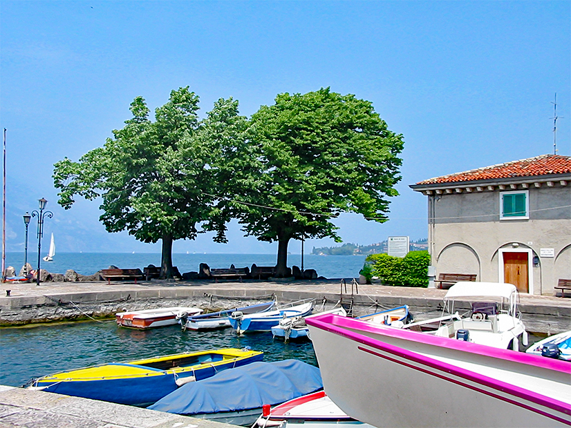 Hafen von Cassone Seemuseum am Hafen