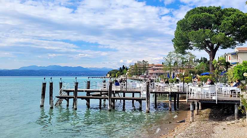 Seeufer in Sirmione Seeufer in Sirmione