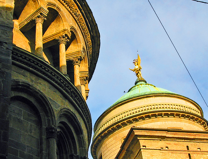 Der Dom von Bergamo mit dem Stadtheiligen Sant Alessandro