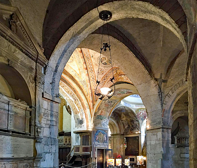 Krypta des Heiligen Filastrio im alten Dom Krypta des Heiligen Filastrio im alten Dom