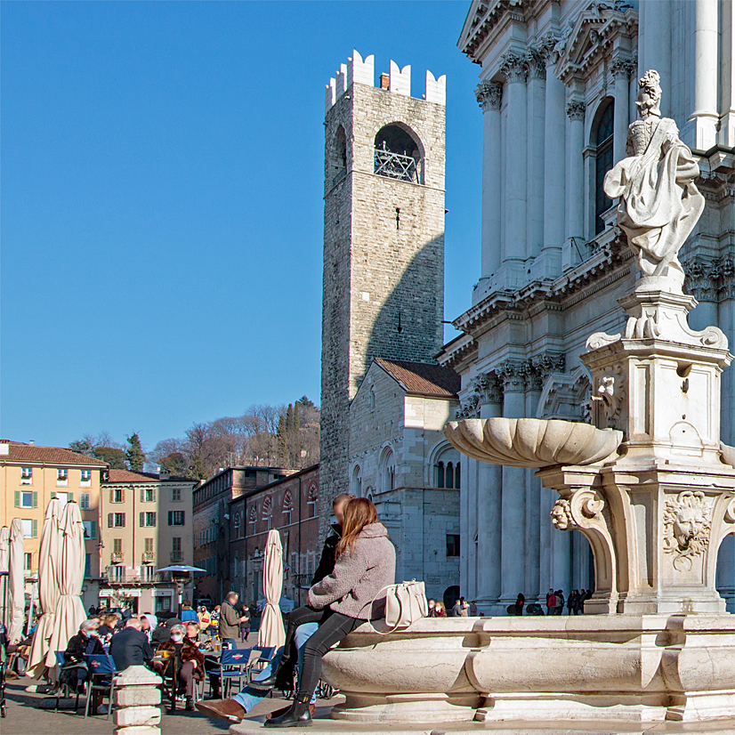 Torre Pegol neben dem neuen Dom