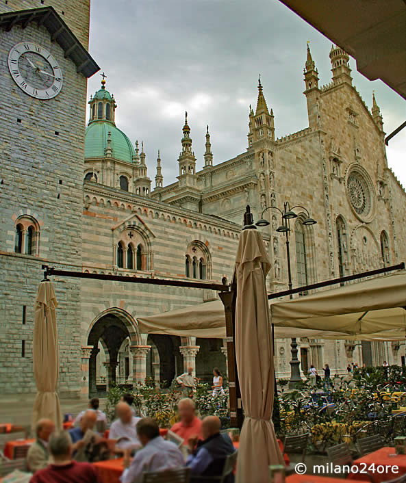 Domplatz in Como, eine der schönsten Sehenswürdigkeiten