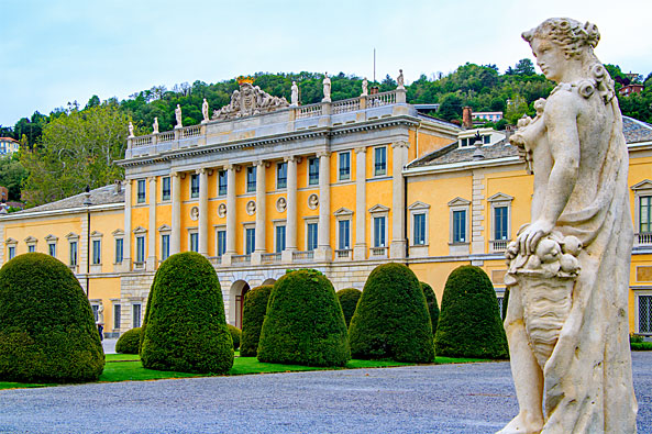 Villa Olmo Como mit Statue