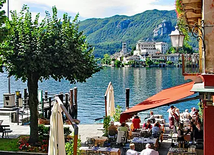 Bootsfahrt auf dem Orta-See im privat gemieteten Schiff