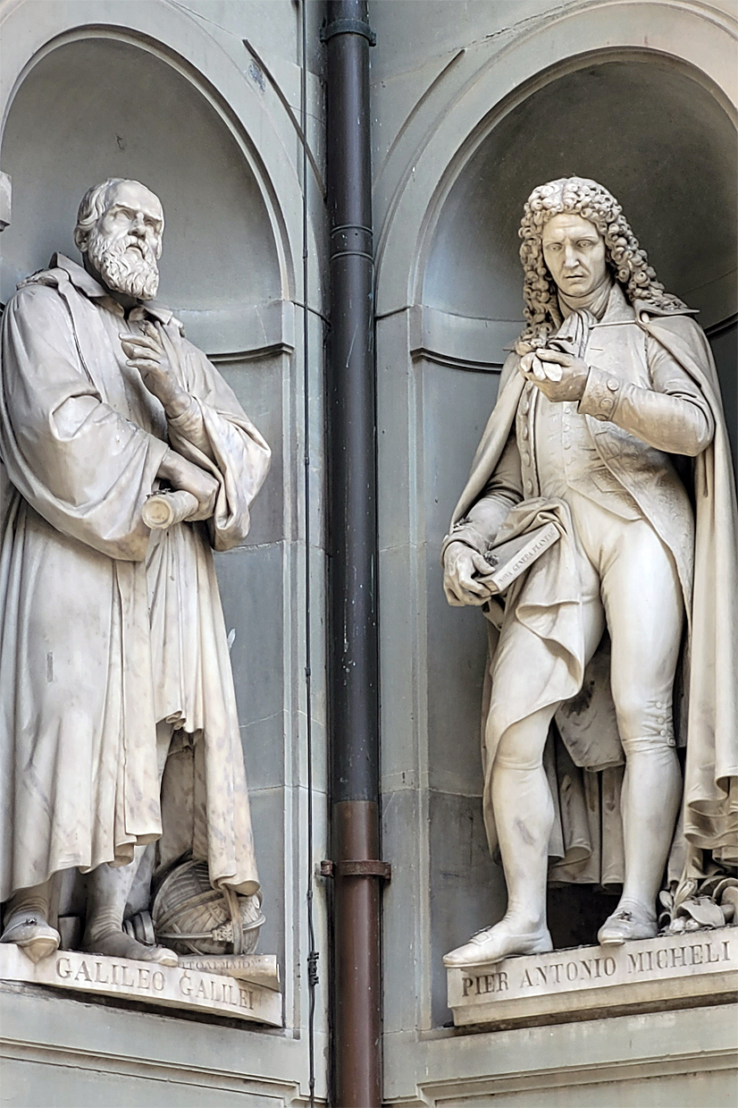 Statue von Galileo Galilei im Innenhof der Uffizien