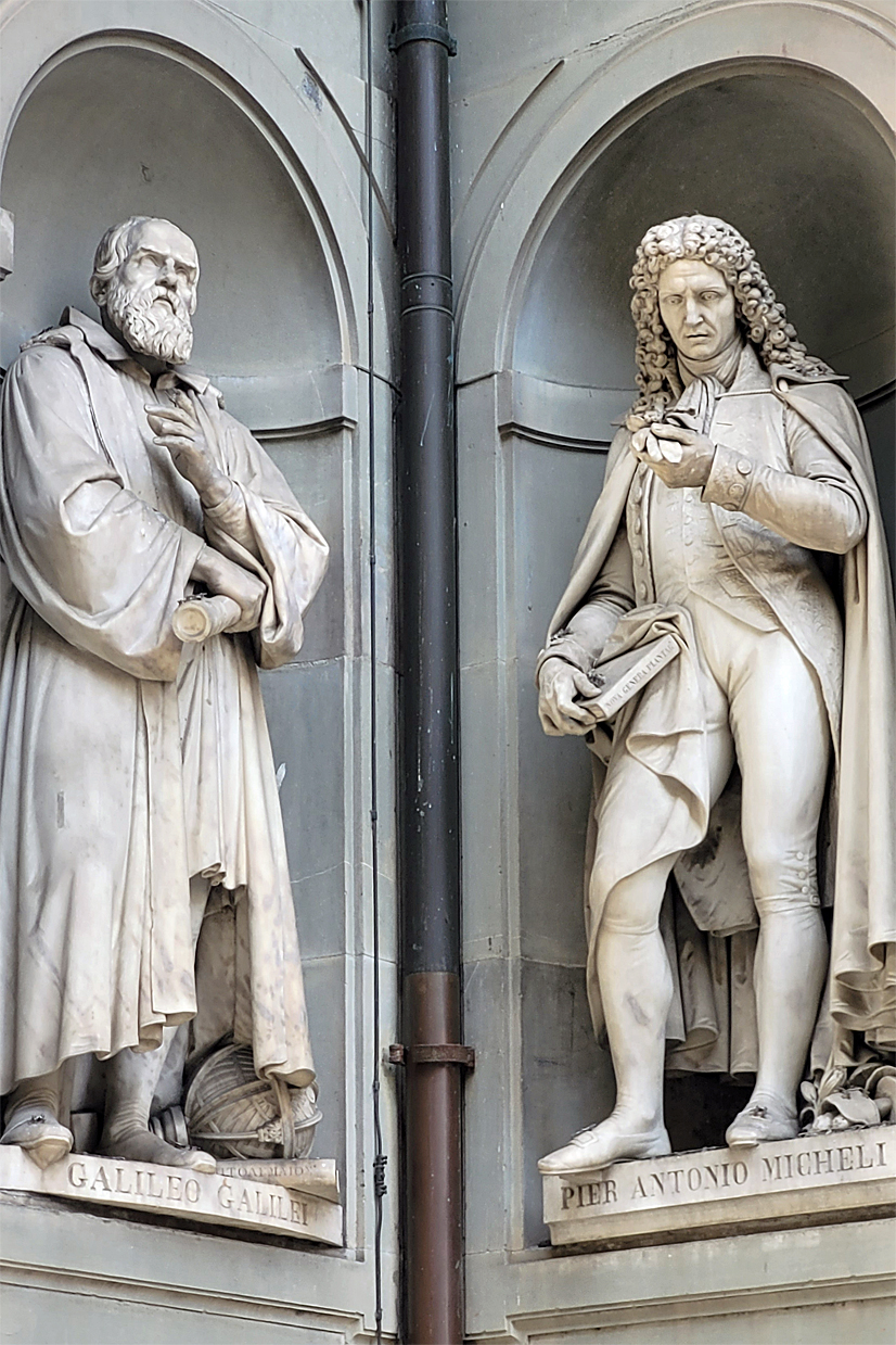 Statue von Galileo Galilei im Innenhof der Uffizien Statue von Galileo Galilei im Innenhof der Uffizien