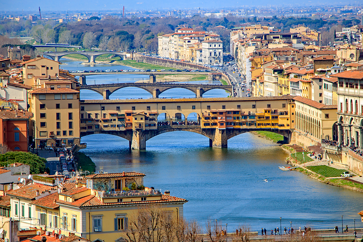 Blick von Piazzale Michelangelo über den Arno mit seinen Brücken