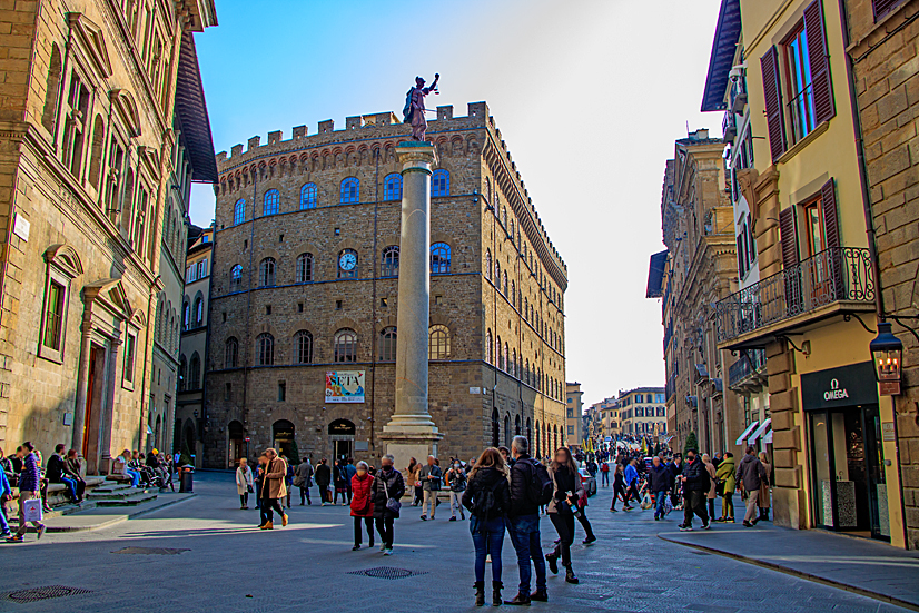 Säule der Gerechtigkeit und Museum Savatore Ferragamo Säule der Gerechtigkeit und Museum Savatore Ferragamo