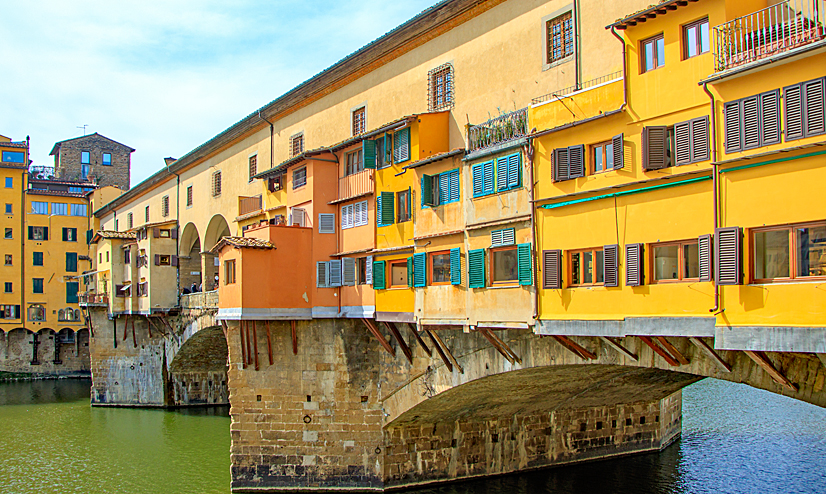 Der Vasari Korridor über den Geschäften der Ponte Vecchio Der Vasari Korridor über den Geschäften der Ponte Vecchio