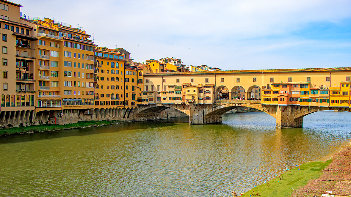 Ponte Vecchio ist eine der berühmtesten Brücken der Welt