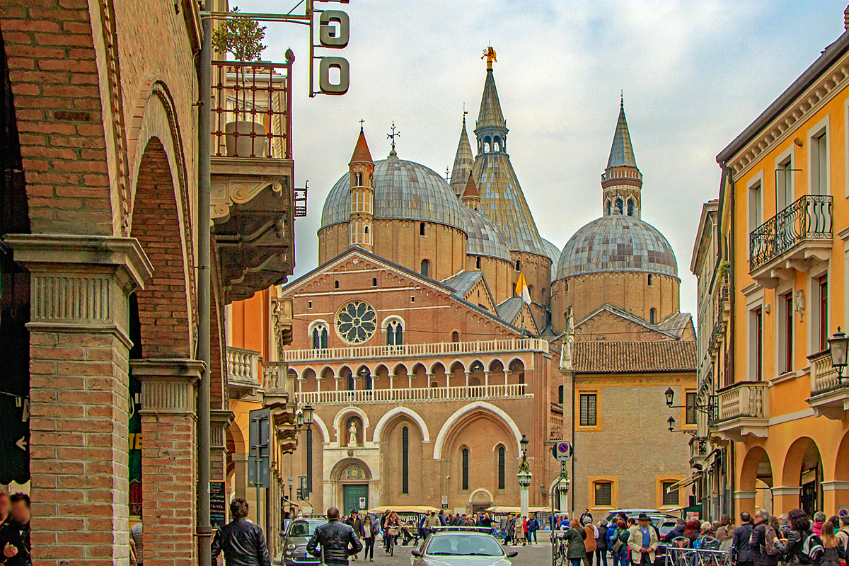 Basilika des Heiligen Antonius in Piazza del Santo Padova Piazza del Santo mit der Basilika Sant'Antonio