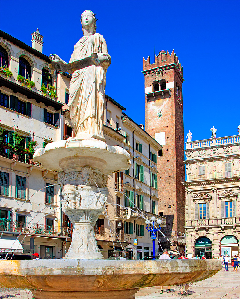 Piazza delle Erbe mit dem Brunnen Madonna Verona