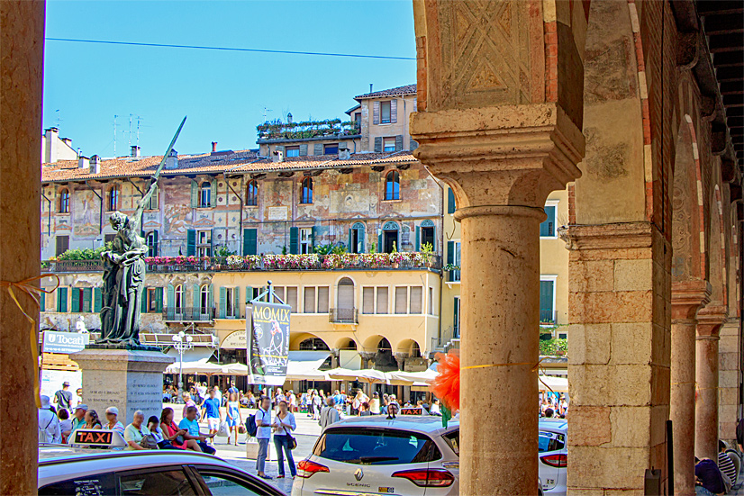 Piazza delle Erbe in der Altstadt