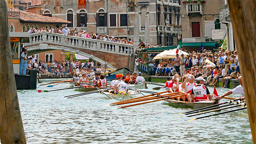 Regatta Vogalonga Regatta am Pfingstsonntag in Venedig